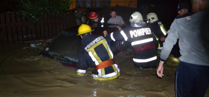 inundatii-interventie-isu-pompieri-11-1024x683