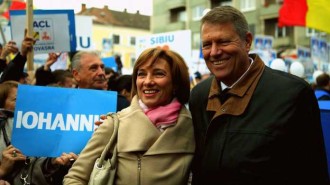 hotnews.ro-Klaus-si-Carmen-Iohannis-696x392.jpg.pagespeed.ce.8PeJ4FQbev