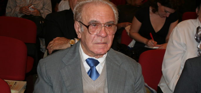 Ioan Sahinian, in timpul ceremoniei de inmanare a Diplomei de ”Cetatean de Onoare” - 14.11.2013